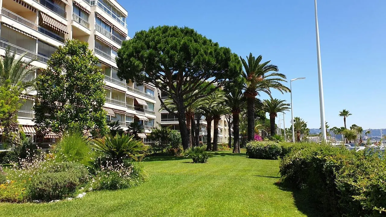 Garden&beach sea view apartment Cannes Frankrijk