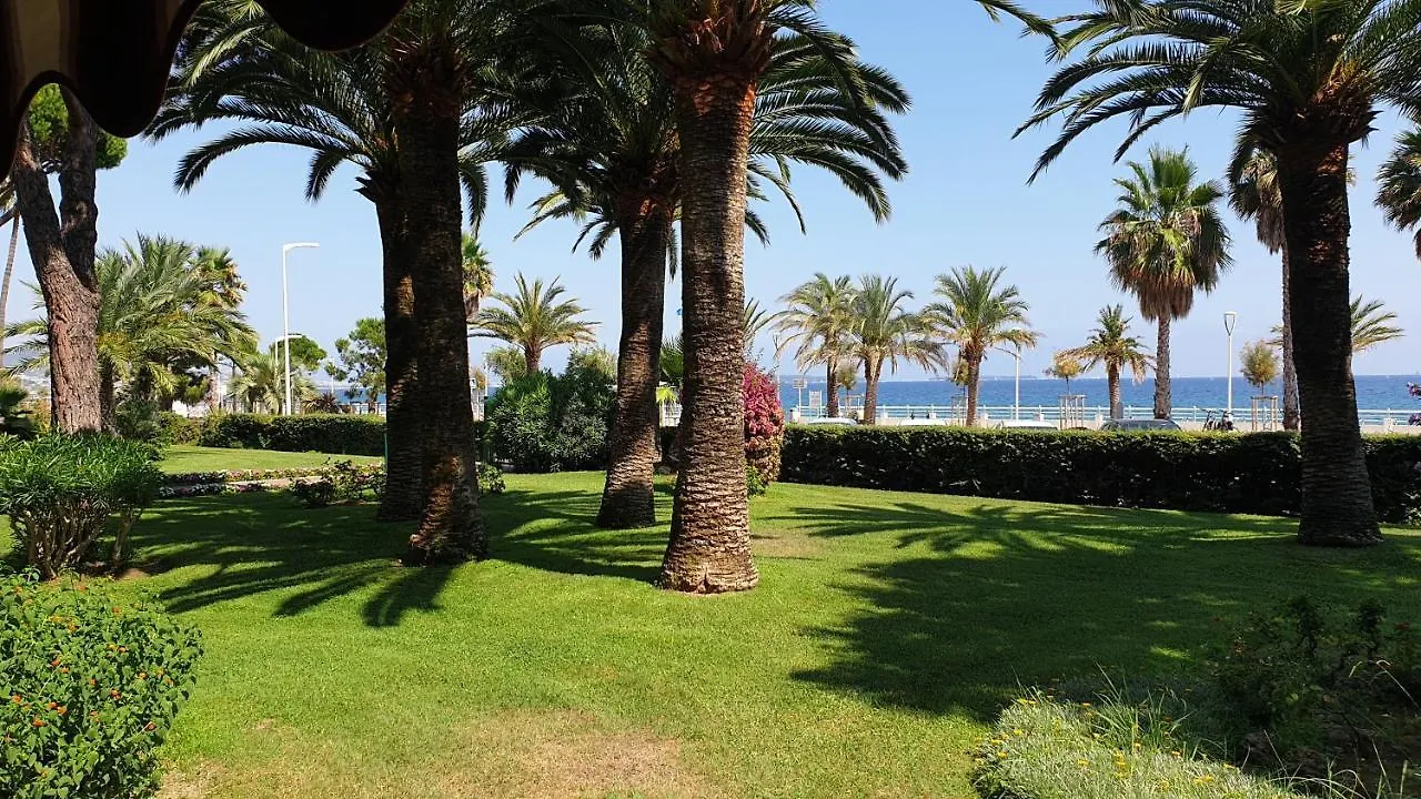 Garden And Beach Sea View Apartment Cannes