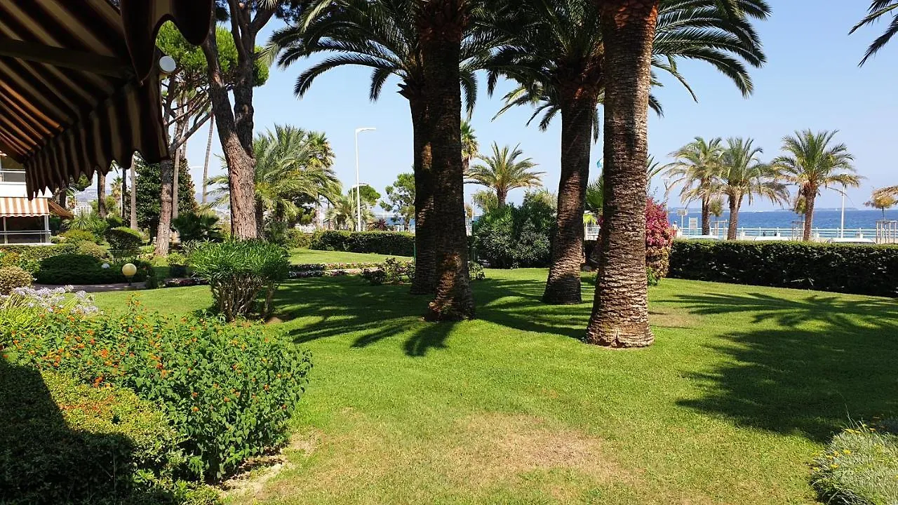 Garden And Beach Sea View Apartment Cannes