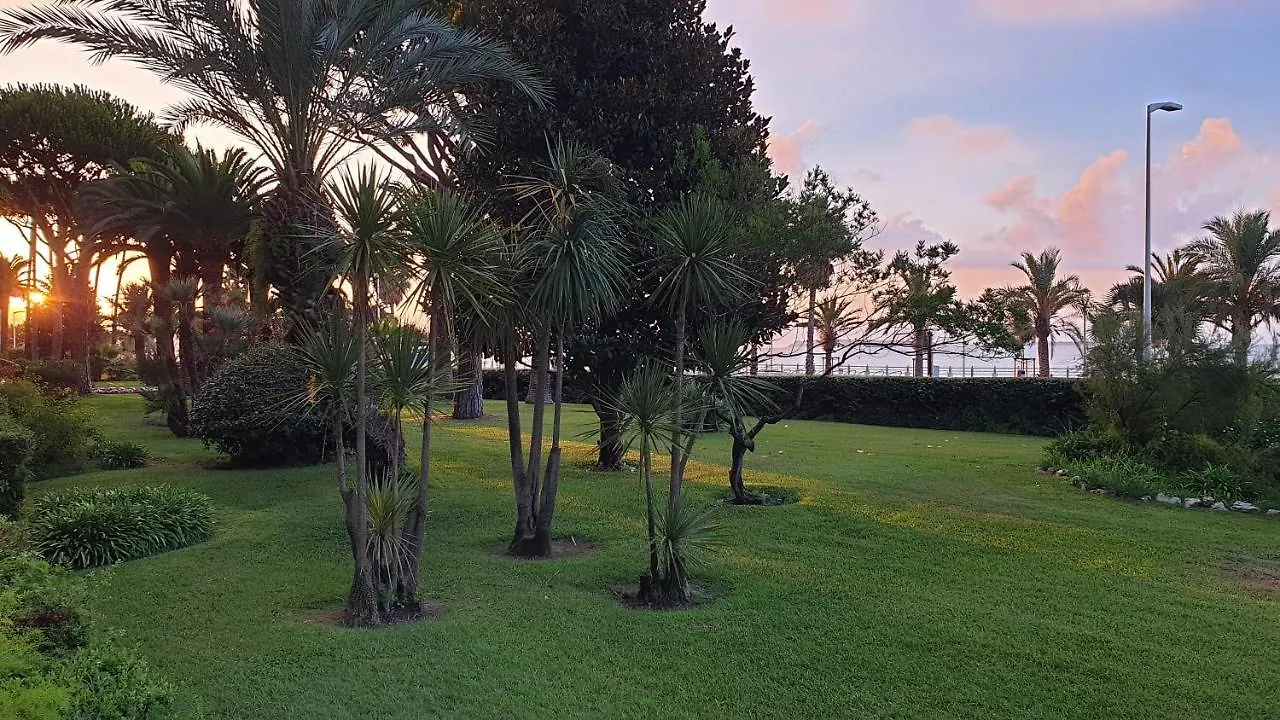 Garden&beach sea view apartment Cannes 0*,  Frankrijk
