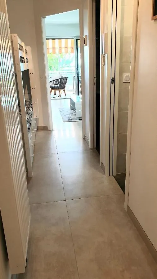 Garden And Beach Sea View Apartment Cannes